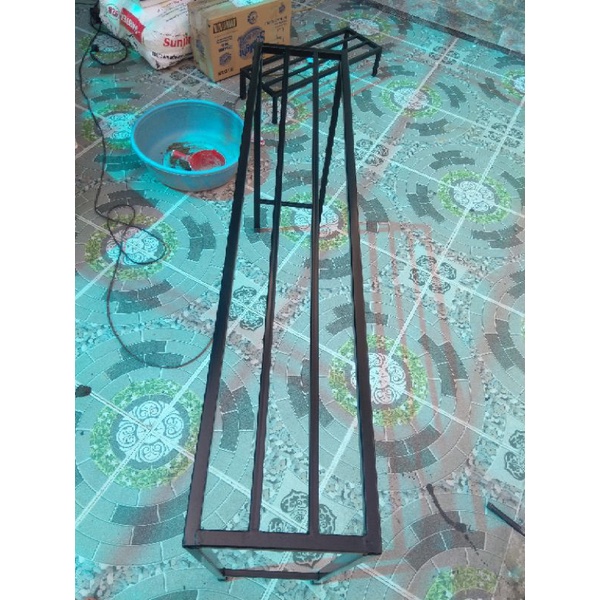 Kệ thép kê chậu cây Dài 100cm. Rộng 20cm. Cao 40cm. 2 giằng chân. 4 chân. 2 nan phụ. hộp ghép 2x2cm