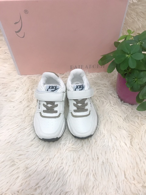 Giầy thể thao cho be trai , gái