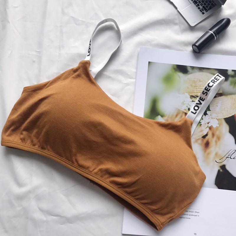 Áo ngực kiểu camisole mềm mại với họa tiết in hình chữ cái