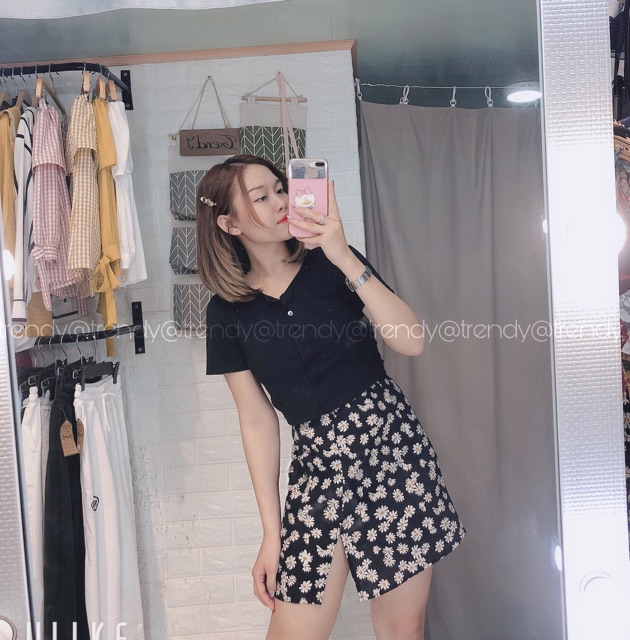 Chân váy ngắn hoạt tiết hoa cúc xẻ đùi hot trend ( ảnh thật) | BigBuy360 - bigbuy360.vn