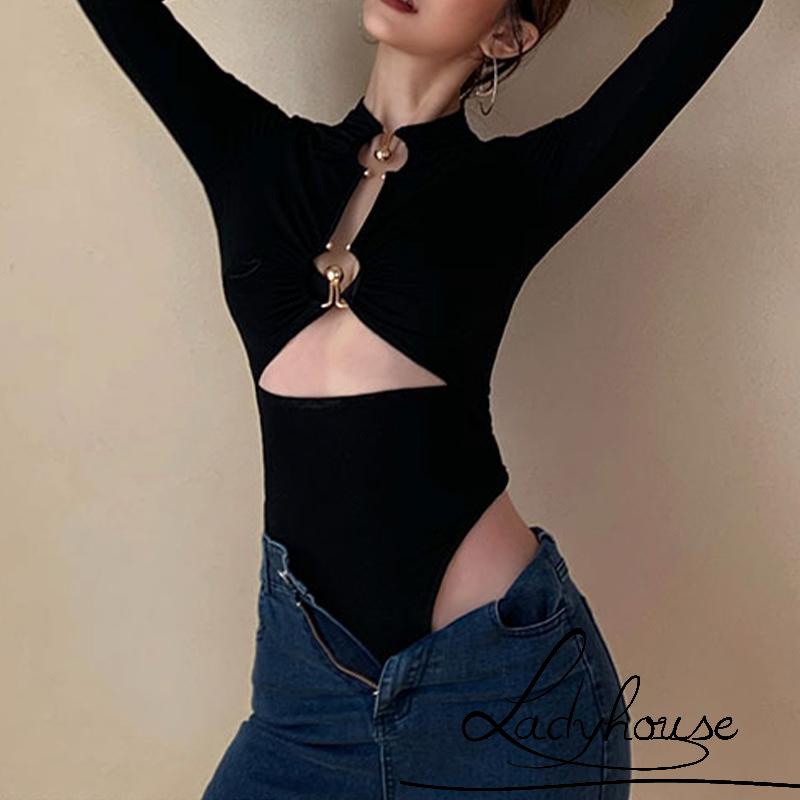 Bộ Áo Liền Quần Tay Dài Khoét Lỗ Màu Đen Kèm Vòng Kim Loại Thời Trang Xuân Thu Cho Nữ