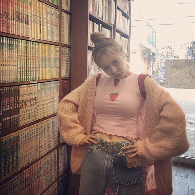 DUNEA Áo Sát Nách Cổ Chữ V Gợn Sóng Hoạ Tiết Dâu Tây Ngọt Ngào 3.3