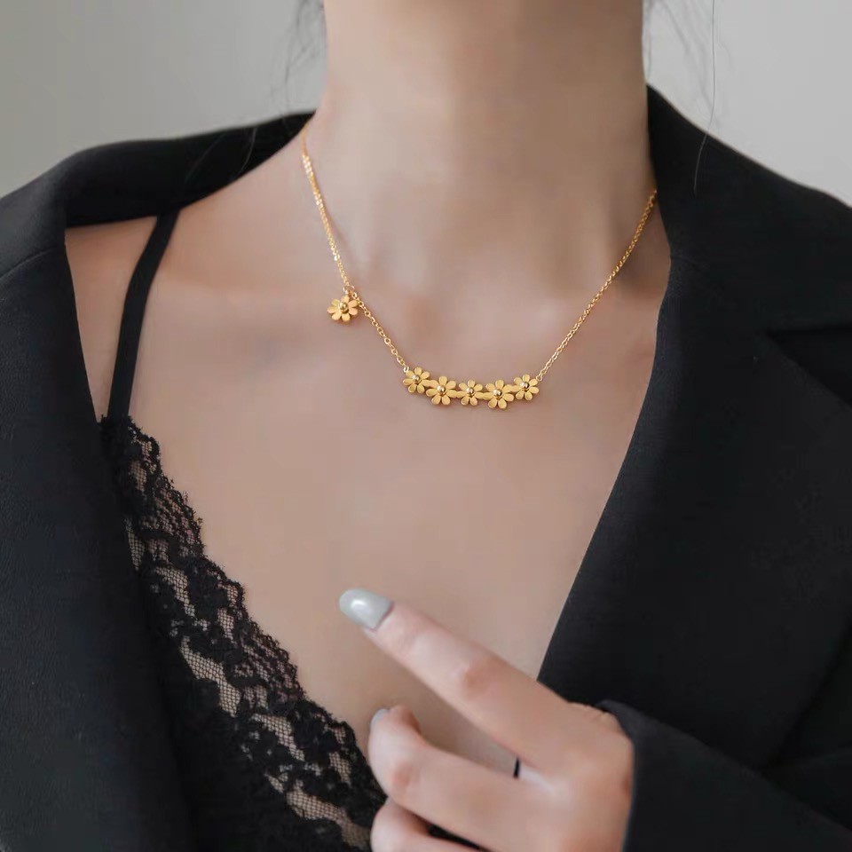 Dây Chuyền Thép Titan Mạ Vàng Hồng 18K Mặt Hình Hoa Cúc Nhỏ Phong Cách Cá Tính Phù Hợp Làm Quà Sinh Nhật