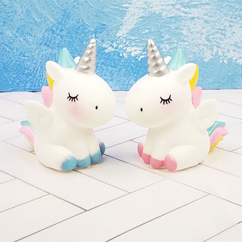 Trang trí ngựa unicorn trắng