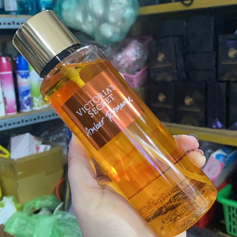 Xịt thơm toàn thân Victoria's Secret Amber Romance 250