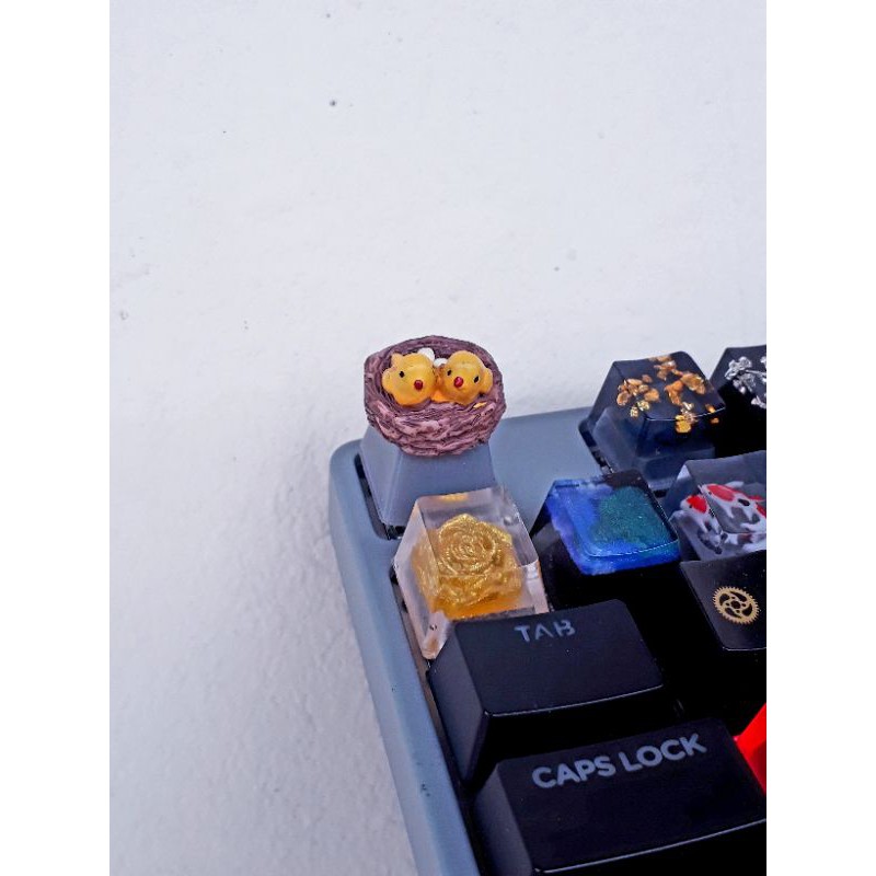 Keycap tổ chim trang trí bàn phím cơ gaming.