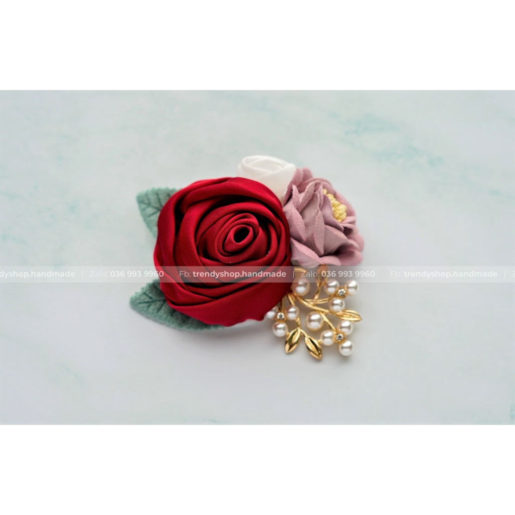 Hoa cài áo - Tag hoa hồng cuộn cài áo mix hoa và cành lá trai ghim cài - Hoa vải cài áo handmade