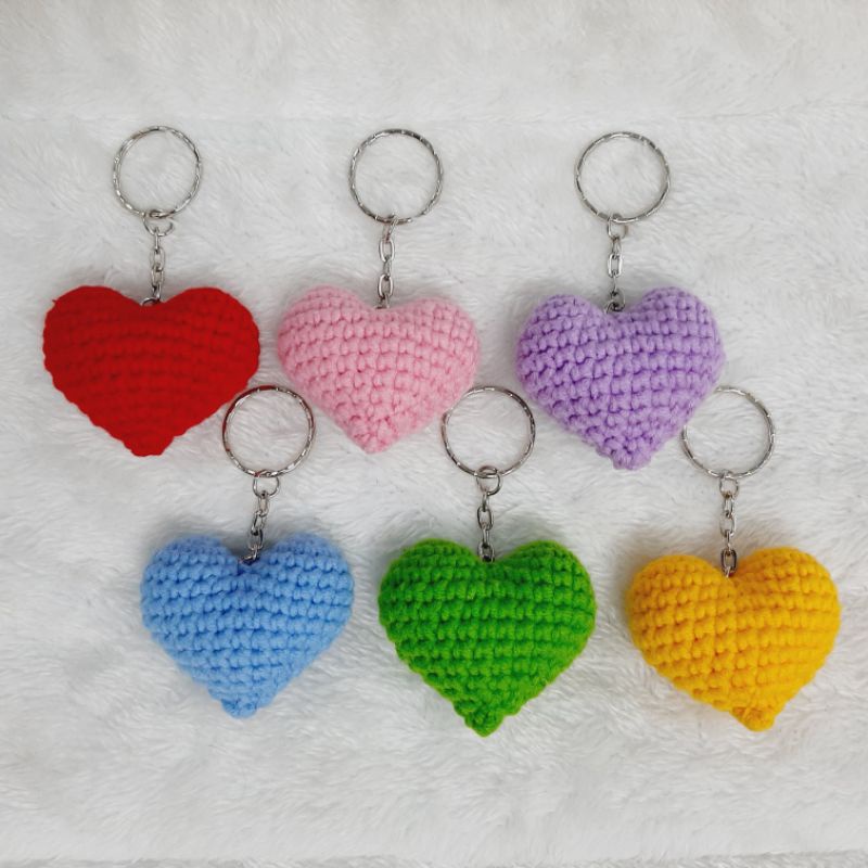 Móc khóa trái tim móc len có thêu chữ theo yêu cầu - Amigurumi heart ❤🧡💛💚💙💜
