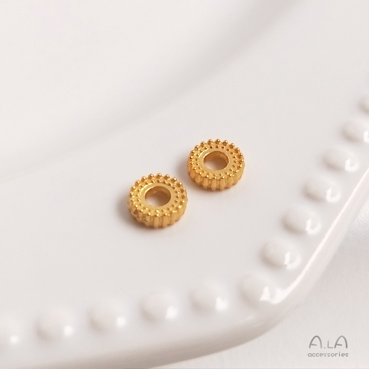 Hạt tròn rỗng nhám gai dầu màu cát vàng kim màu được bảo quản tốt dùng để xỏ dây làm phụ kiện trang sức thủ công tự làm