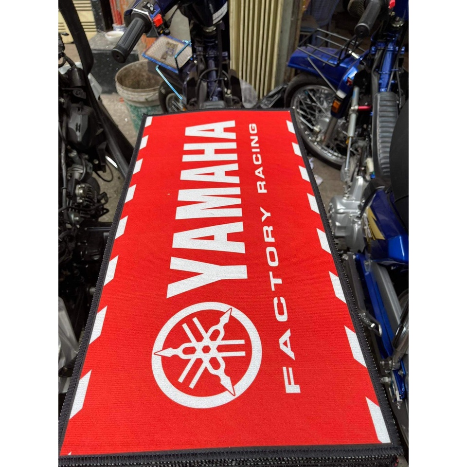 THẢM CAO SU LÓT TRƯNG BÀY XE MÁY SIÊU BỀN ĐẸP