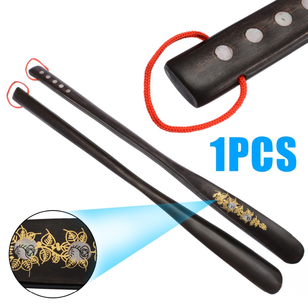 Dụng cụ hỗ trợ mang giày bằng gỗ tiện dụng