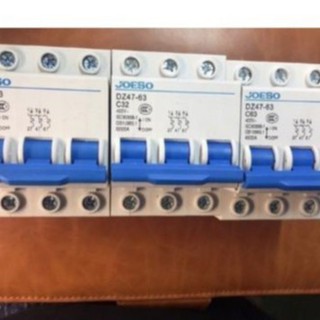 LED QUÝ HIẾU Aptomat DZ47-63 3 pha giá tốt nhất