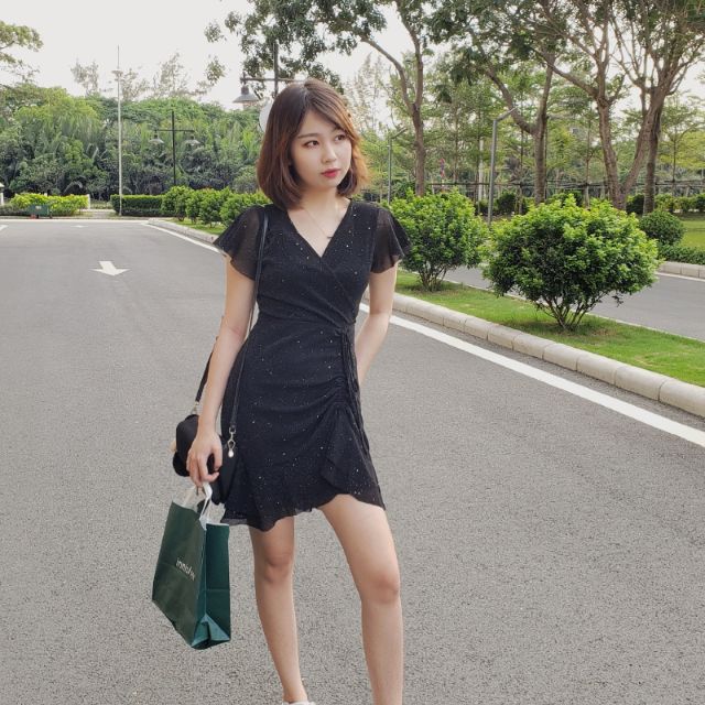 Đầm đuôi cá cổ V