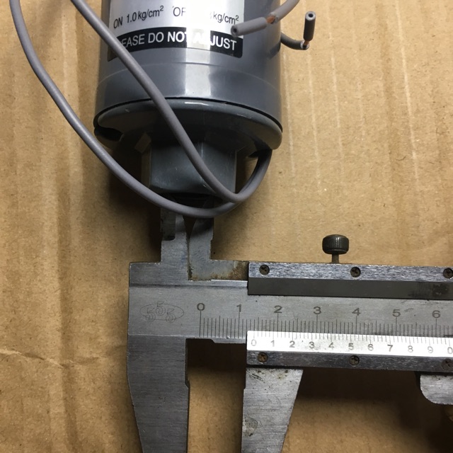 Rơ le máy bơm tăng áp zen 14mm