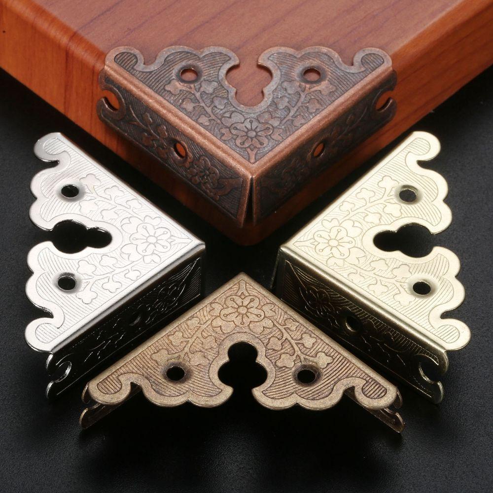 Set 4 Khung Sắt Gắn Góc Bàn Bảo Vệ Đồ Nội Thất