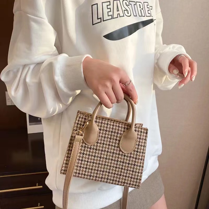 Túi đeo vai hình vuông nhỏ họa tiết răng cưa phong cách cổ điển thời trang Hàn Quốc thu đông 2023