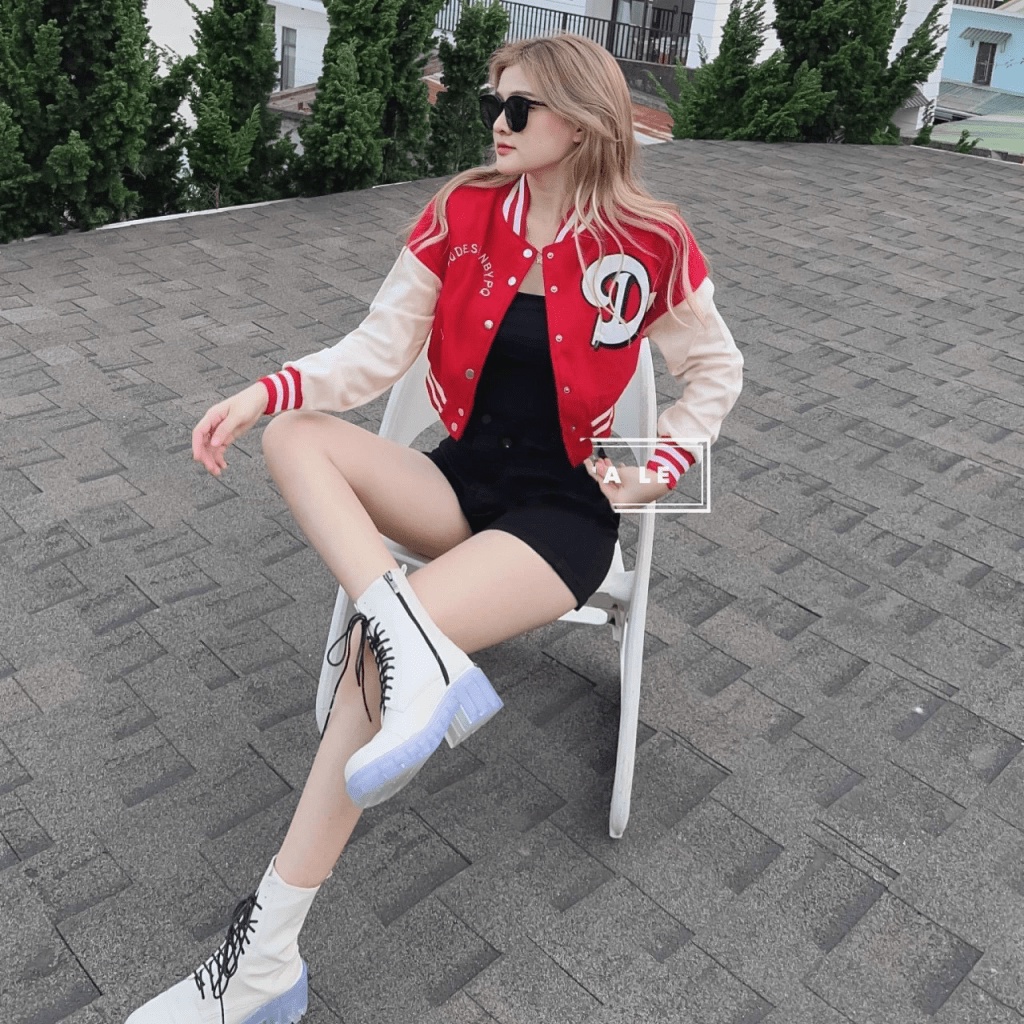 ÁO KHOÁC NHẸ NỮ CÚC BẤM PHONG CÁCH CROPTOP HỌA TIẾT CHỮ D SÀNH ĐIỆU THỜI TRANG