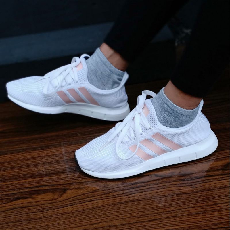 Giày Thể Thao Adidas Swift Run Thời Trang Năng Động