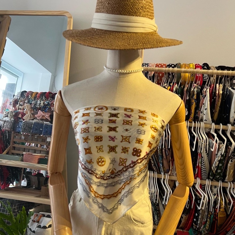 Khăn bandana lụa vuông hoạ tiết đối xứng size 70cm