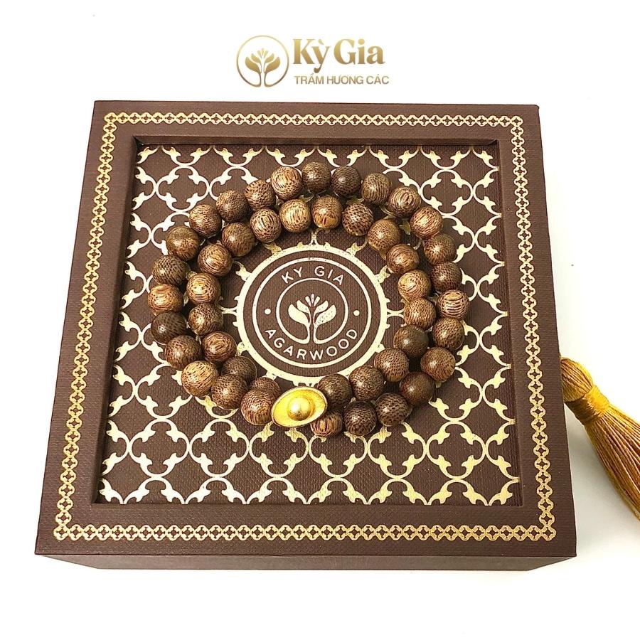 Vòng Trầm Hương Tốc Việt Phối Charm Thỏi Vàng 8 Li 54 Hạt Kỳ Gia Trầm Hương Các- May Mắn- Thịnh Vượng