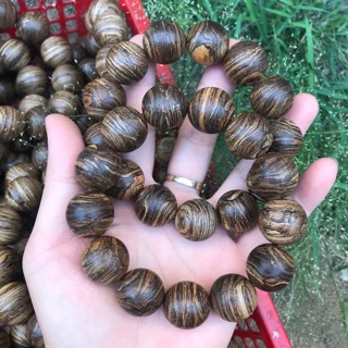 Vòng tay trầm hương sánh nổi size 18,20li