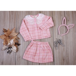 Bộ vest bé gái kèm chân váy Litibaby size 2-7 cho bé 11-22kg. Vest cổ zen, vải dạ kẻ ô, lên form rất đẹp, sang chảnh