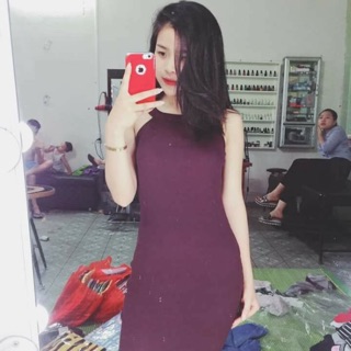 Váy cổ yếm