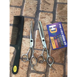 Kéo cắt tóc học viên