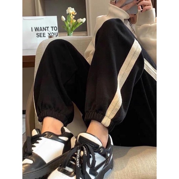 Quần jogger sọc trắng