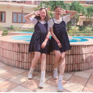 Đầm trắng sọc dây eo