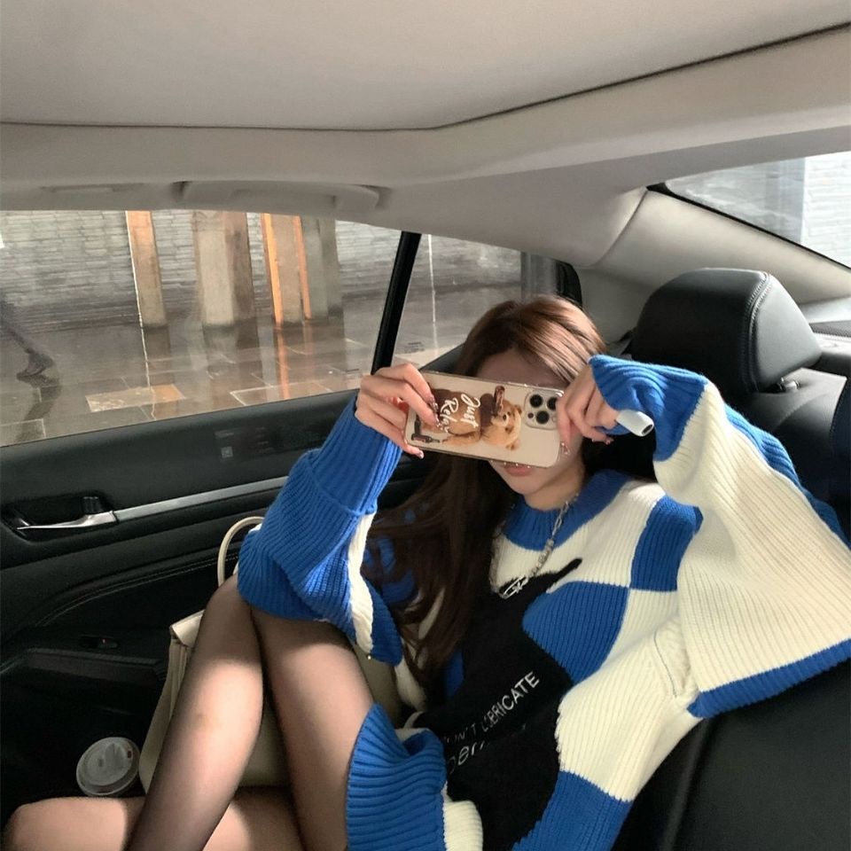 Áo sweater dệt kim tay dài thêu họa tiết màu xanh dương/ trắng phong cách Hàn Quốc