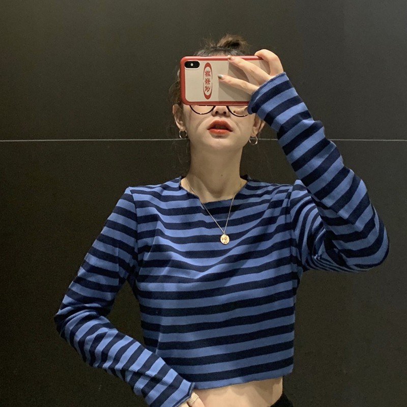 Áo croptop kẻ xanh