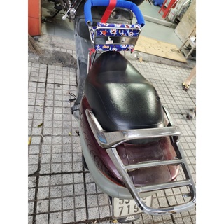 Ghế đi xe máy có vòng bảo vệ xe spacy
