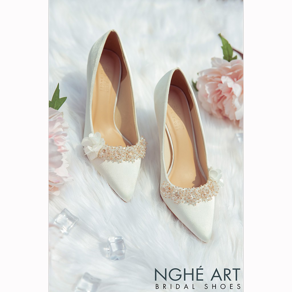Giày cưới Nghé Art lụa satin đính hoa pha lê 339 trắng