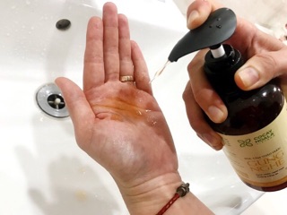 Sữa tắm thảo dược gừng nghệ