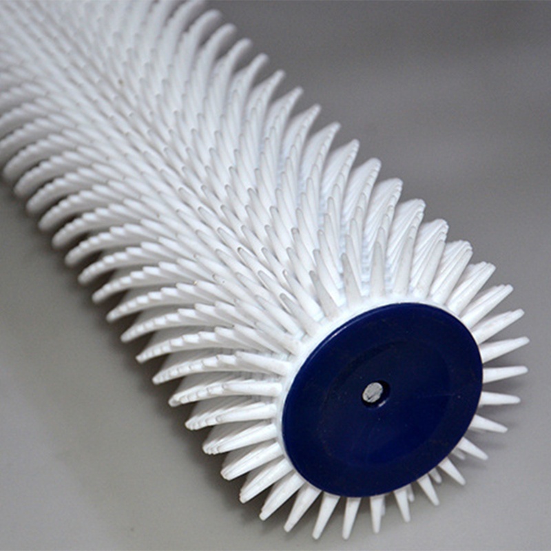 Con lăn có đinh tự tạo nhám cho mặt sàn