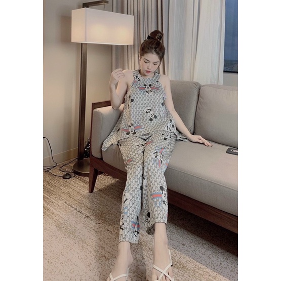 Yếm latin siêu yêu