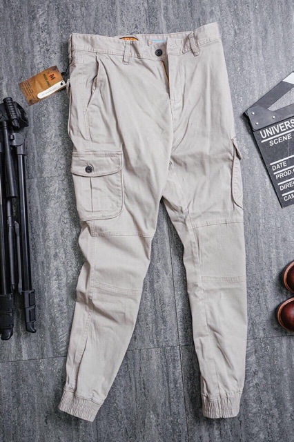 Quần jogger kaki túi hộp