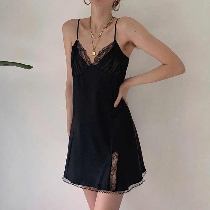 Váy ngủ hai dây vải lụa mỏng cổ chữ V xẻ tà quyến rũ dành cho nữ