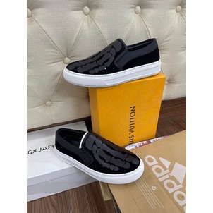 Giày nam nữ tôn dáng, đế cao, họa tiết xương tay cá tính.