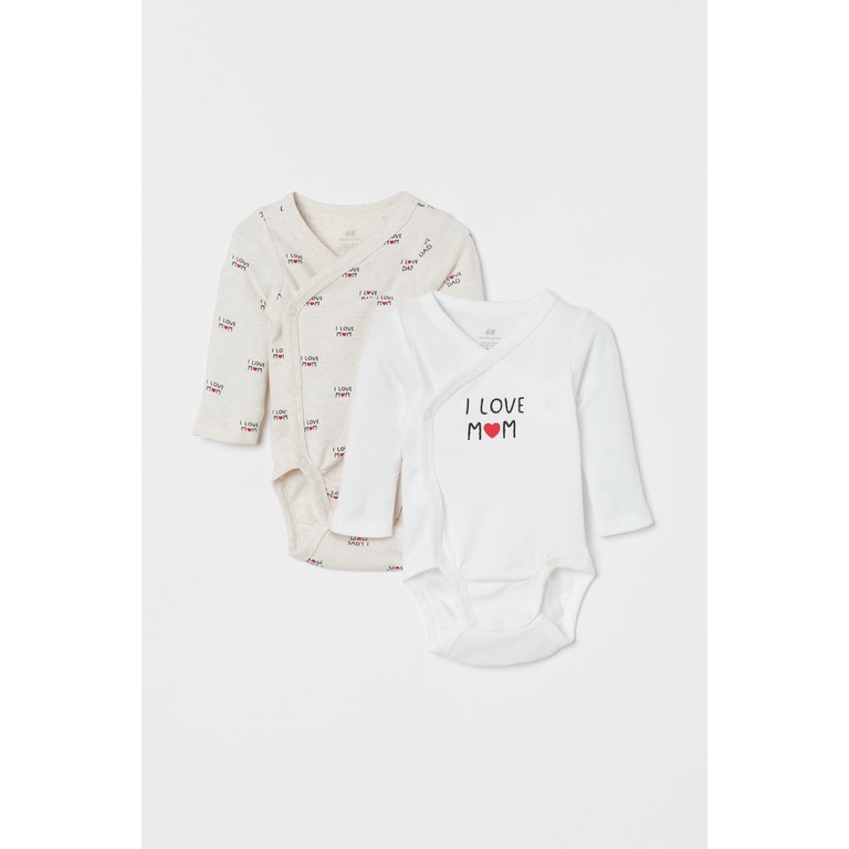 Hàng có sẵn. Set Bodysuits I Love Mom/I Love Dad màu trắng cho bé trai/gái.