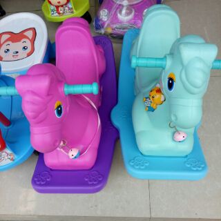 Ngựa bập bênh có nhạc