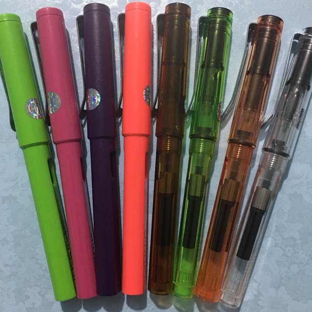 Combo bút Hoàng Ngọc 599 + ngòi