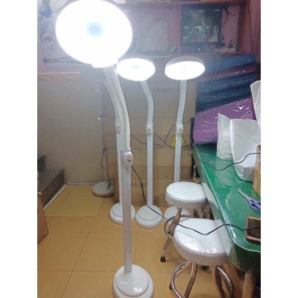 Đèn led spa ( chân 7kg, có lúp )