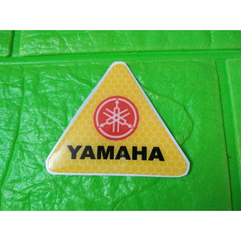 Tem nổi tam giác dán đuôi xe Yamahaa