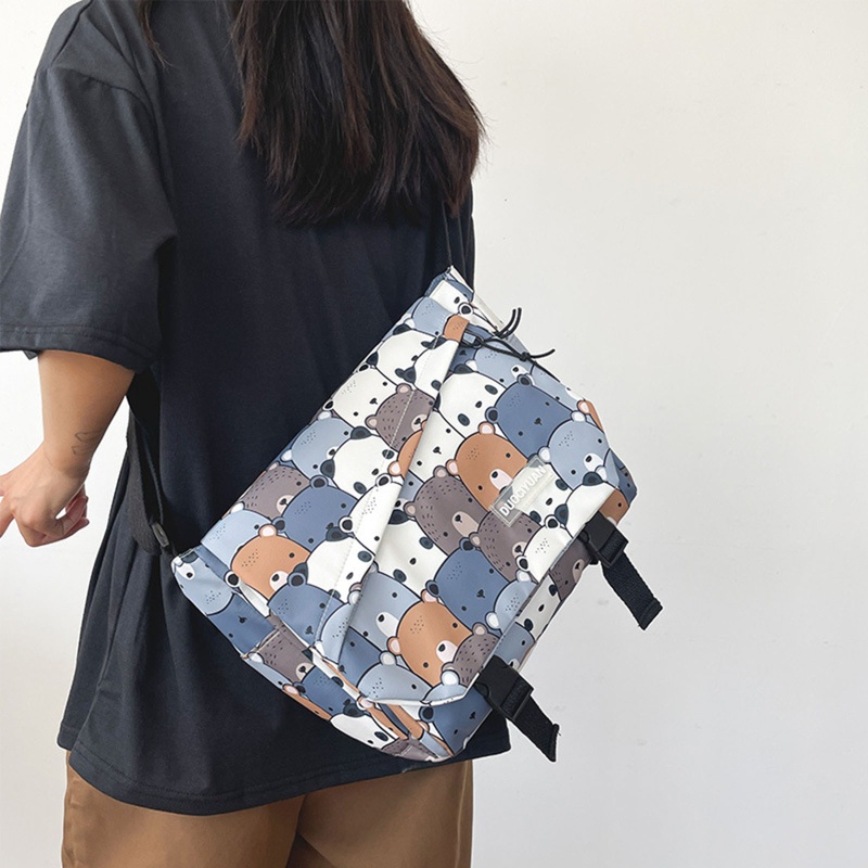 Túi Đeo Chéo Vai Họa Tiết Hoạt Hình Dễ Thương Bắt Mắt