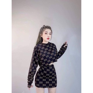Set áo tay dài và chân váy in họa tiết chữ