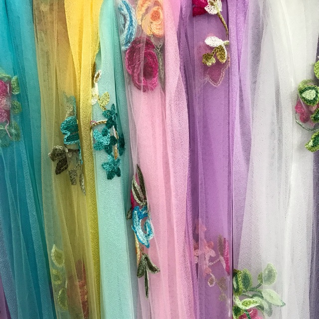 Khăn voan thêu hoa nhẹ nhàng