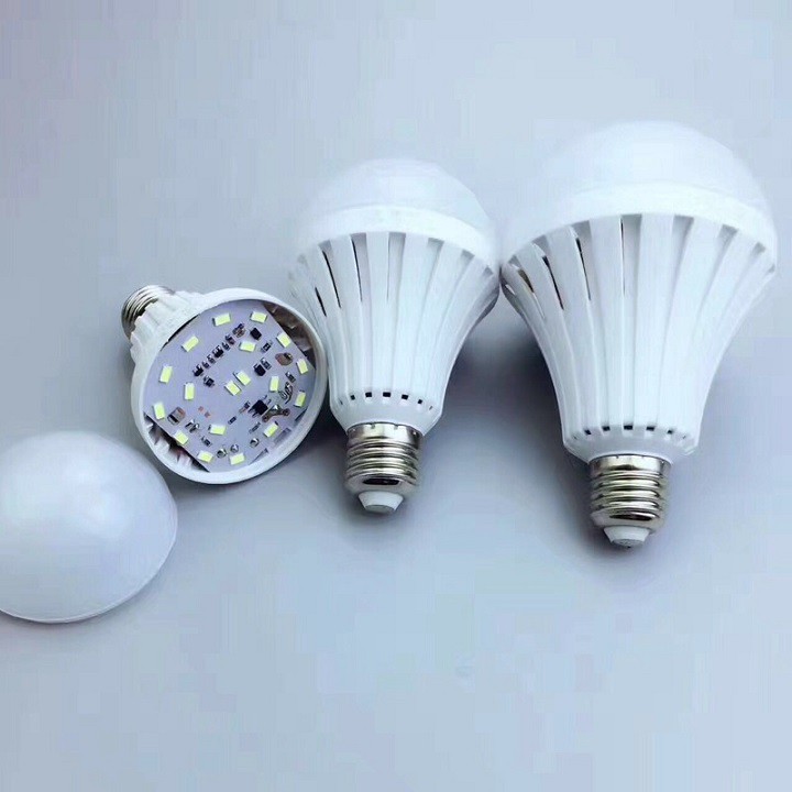 Bộ 4 bóng đèn Led Bulb tích điện thông minh Smart 12W