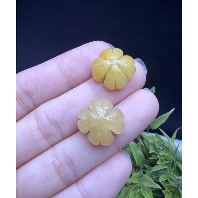 Cỏ bốn lá thach anh vàng